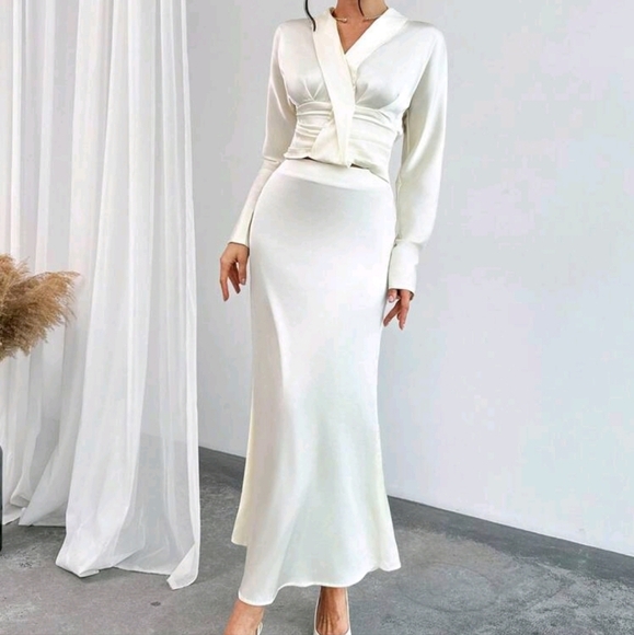 Women's Elegant Minimalist Romantic Party & Date Night Crewneck Blouse And Skirt - Picture 1 of 4